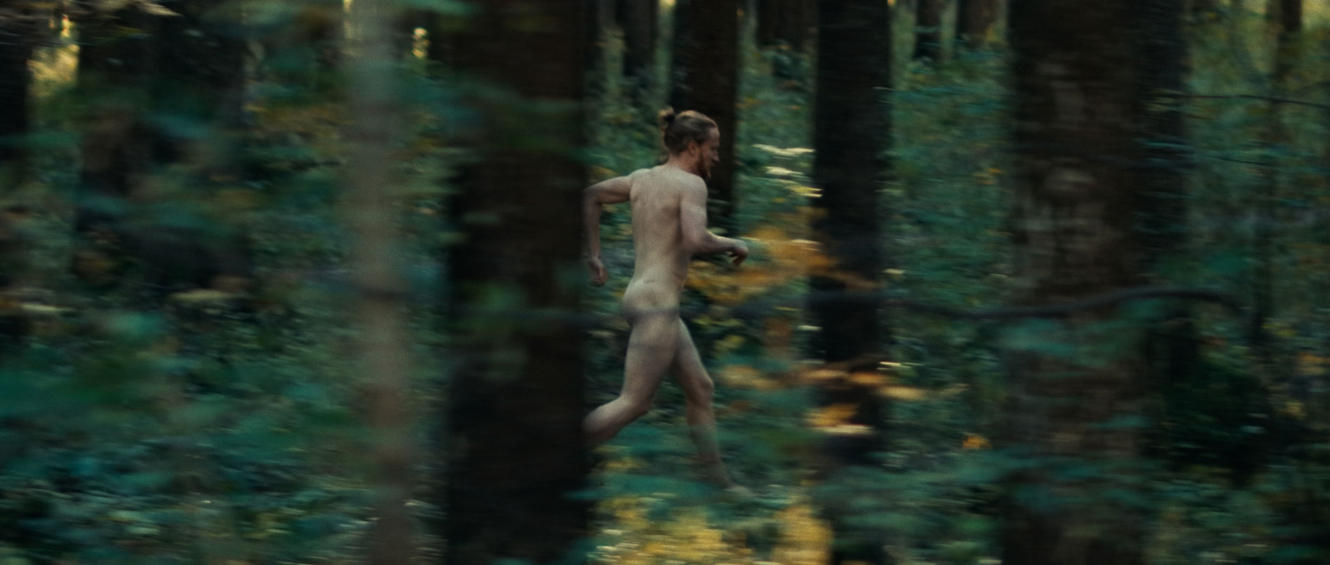 Naked man running trough forest in the morning Simon Abele
