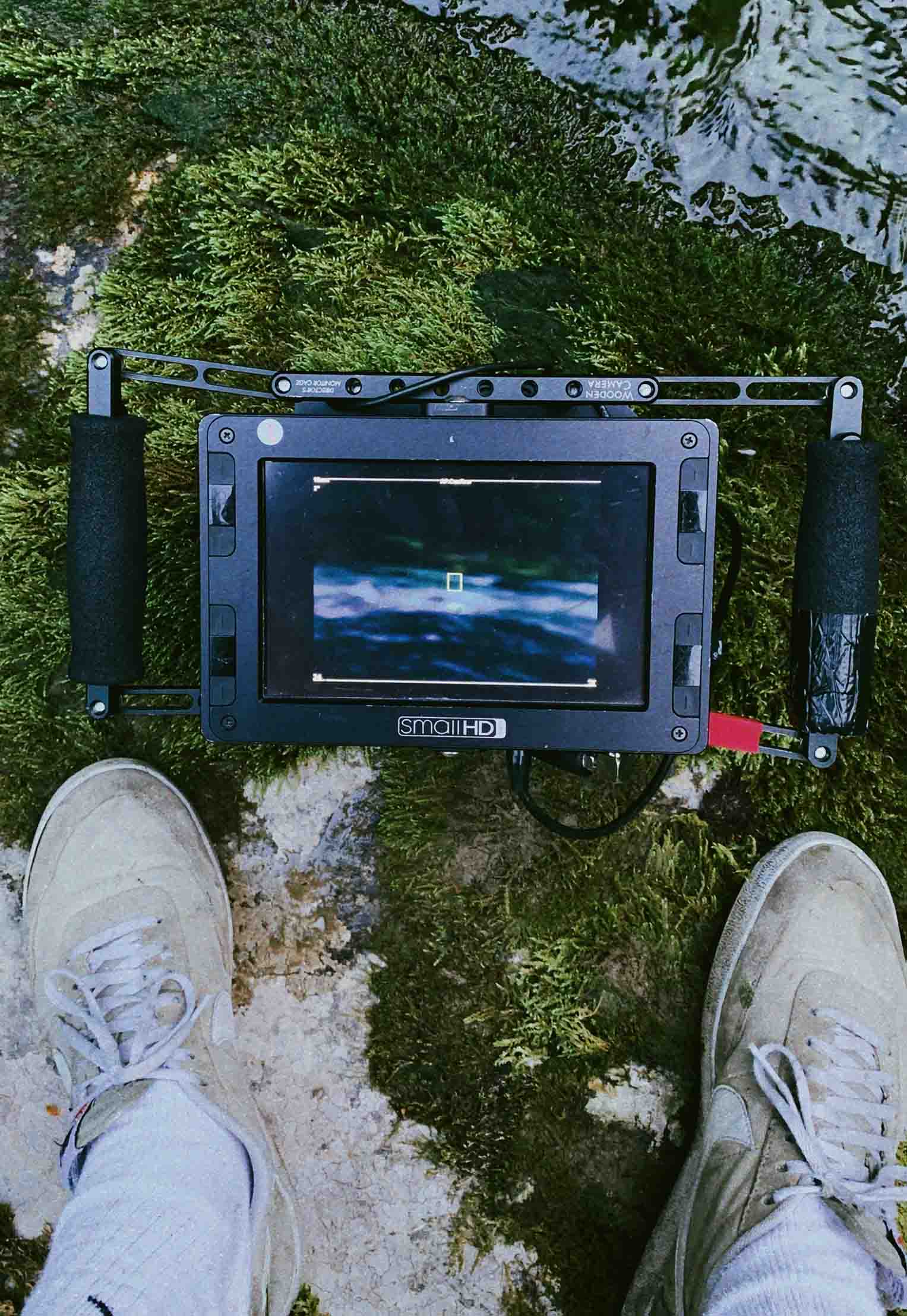 director´s monitor Simon Abele