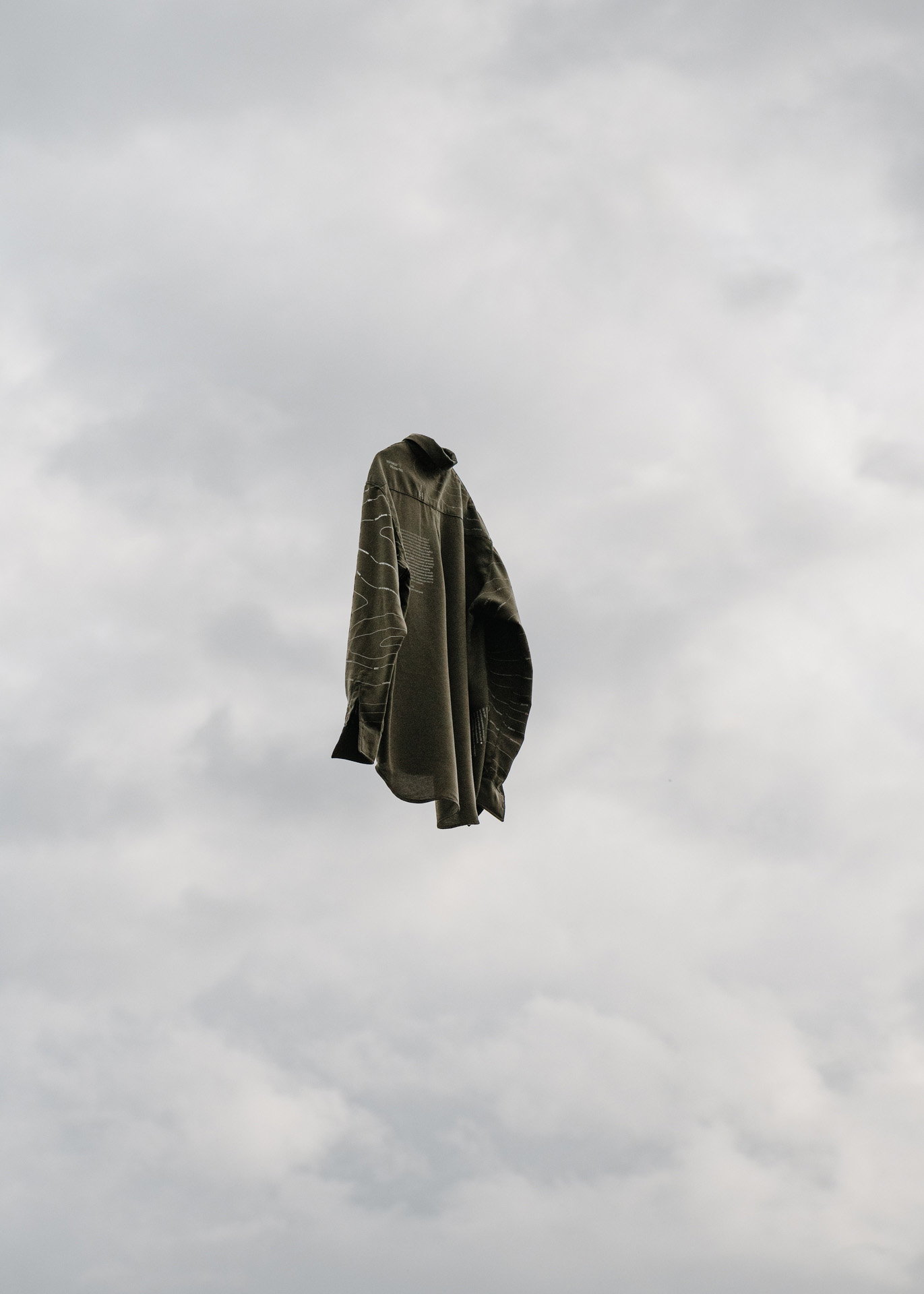 Shirt flying Simon Abele