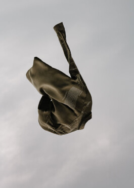 Shirt in front of sky Simon Abele