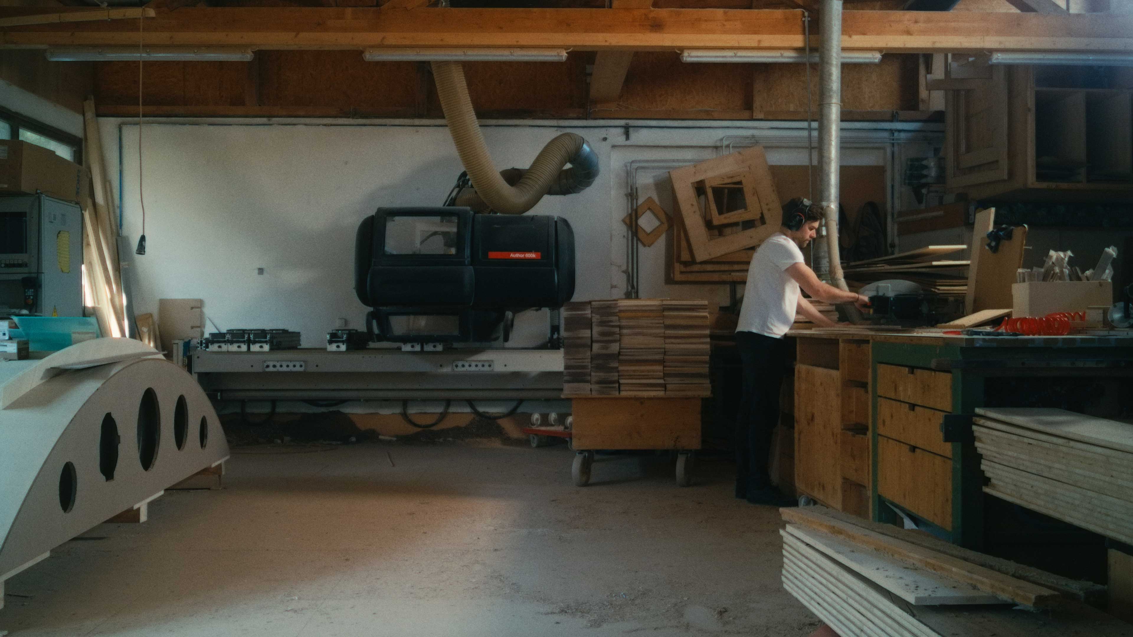 Cutting wood at workshop Simon Abele