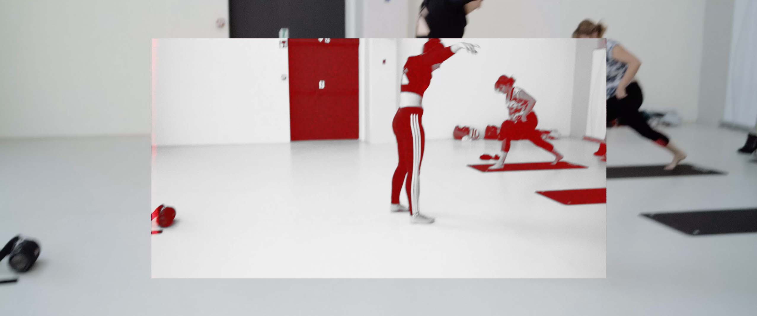 Frame in frame yoga pose Simon Abele