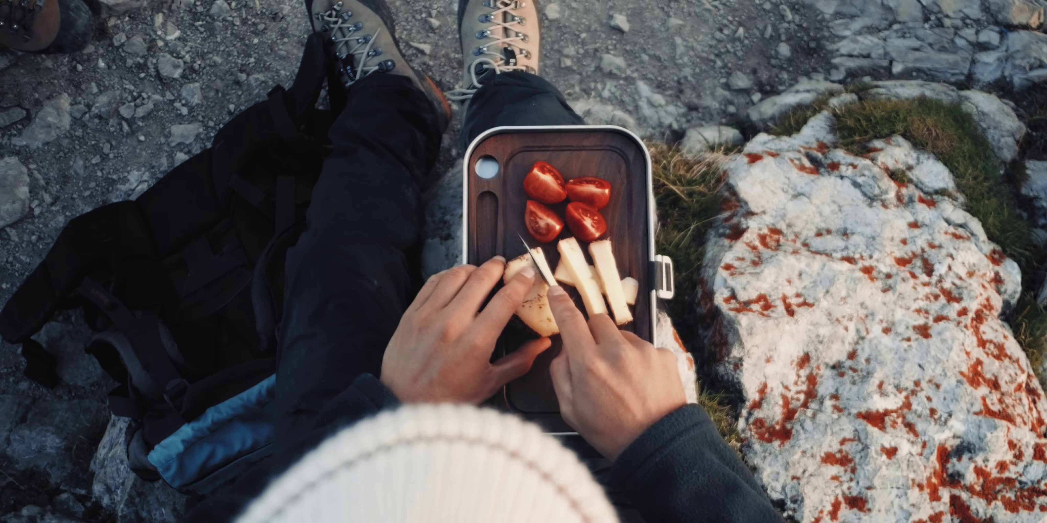 Patron attached to leg Simon Abele