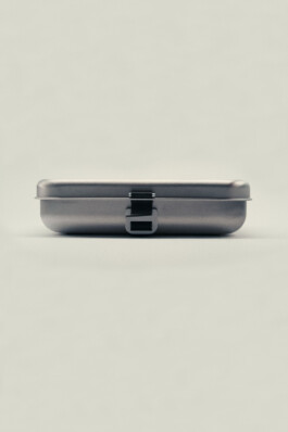 Lunchbox on white background Simon Abele