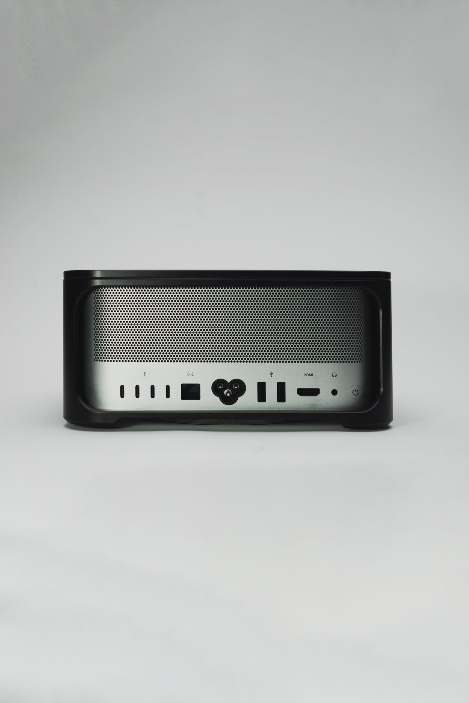 Portrait Mac Studio Simon Abele